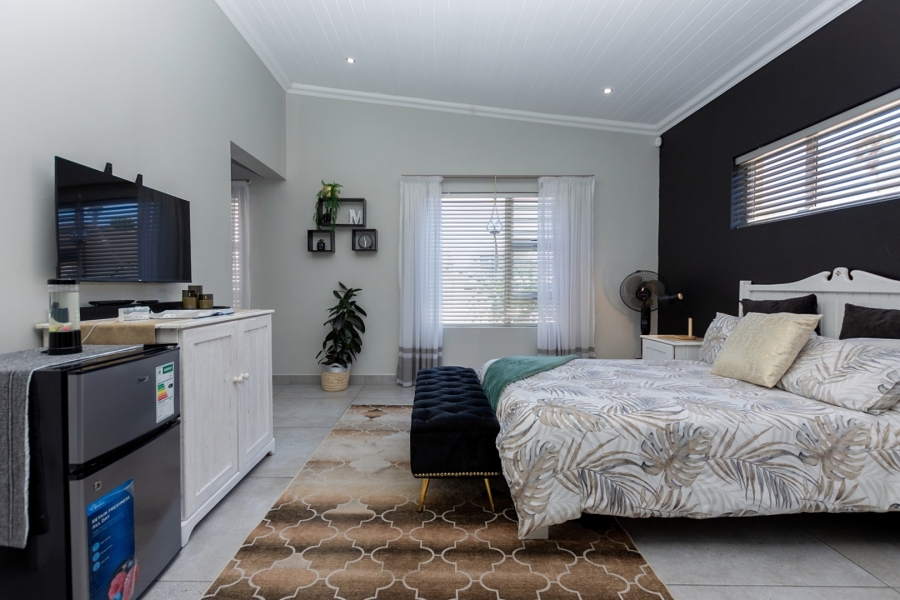 5 Bedroom Property for Sale in Myburgh Park Western Cape